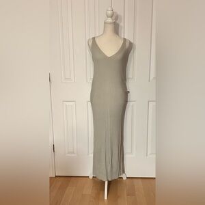 NWT EN SAISON V-Neck Extensible Sleeveless Maxi Dress, Light Green, Size Medium